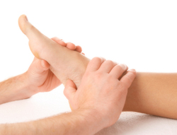 trattamento osteopatico caviglia piede